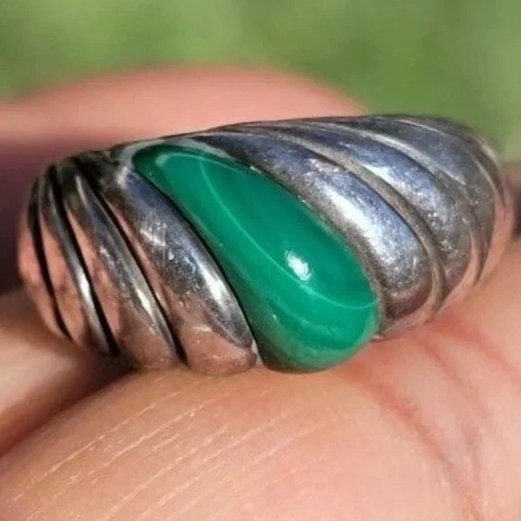 Chunky Southwest Native American chunky curved ribbed malachite 925 sterling rin - Picture 1 of 12